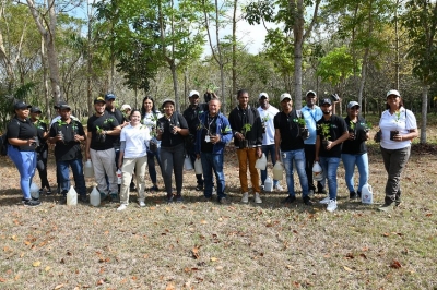 El JBN conmemora el Día Mundial Forestal con siembra en la Laguna Manatí