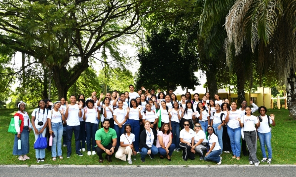 Jard&iacute;n Bot&aacute;nico Nacional recibe a participantes del Campamento Verano Innovador de ONAPI para promover el inter&eacute;s por la ciencia y la innovaci&oacute;n