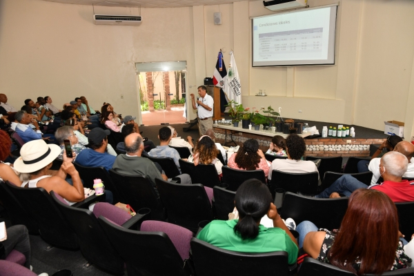 Jard&iacute;n Bot&aacute;nico Nacional realiz&oacute; curso sobre producci&oacute;n y mantenimiento de plantas tropicales de interior
