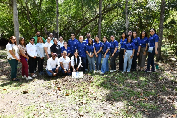 Jard&iacute;n Bot&aacute;nico Nacional y Laboratorio Suiphar fortalecen lazos con siembra simb&oacute;lica de &aacute;rbol